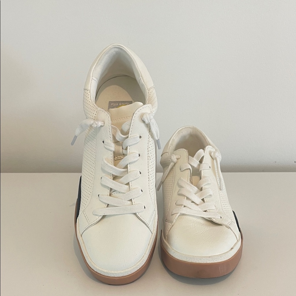 Classic White Women’s Low-Top Sneakers size 9
